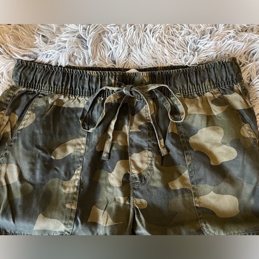 Women’s Small Camo Jogger Pants